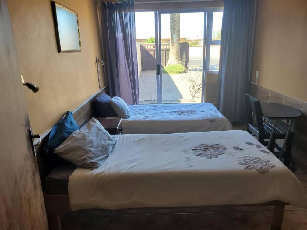 Skippers Backpackers Cc Walvis Bay Extérieur photo