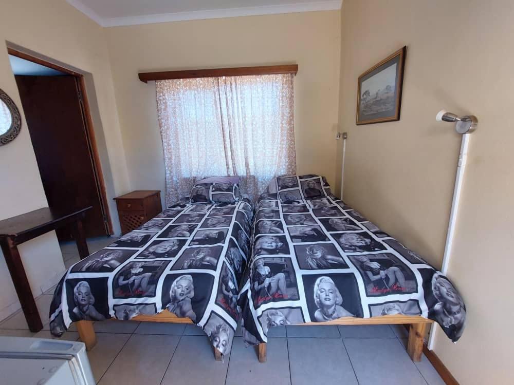 Skippers Backpackers Cc Walvis Bay Extérieur photo
