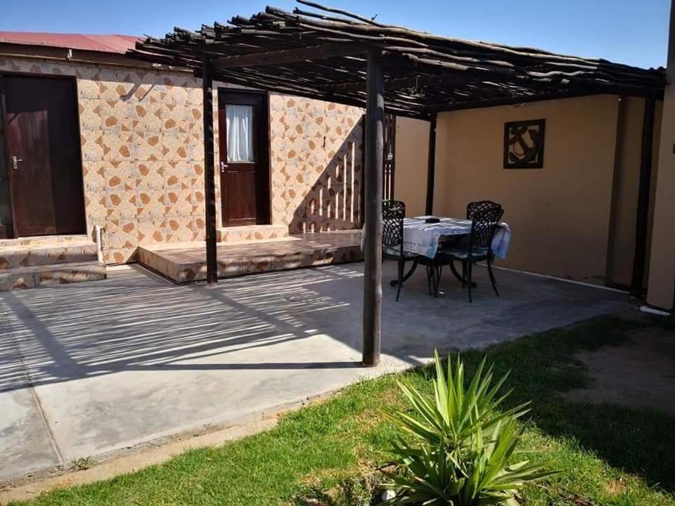 Skippers Backpackers Cc Walvis Bay Extérieur photo