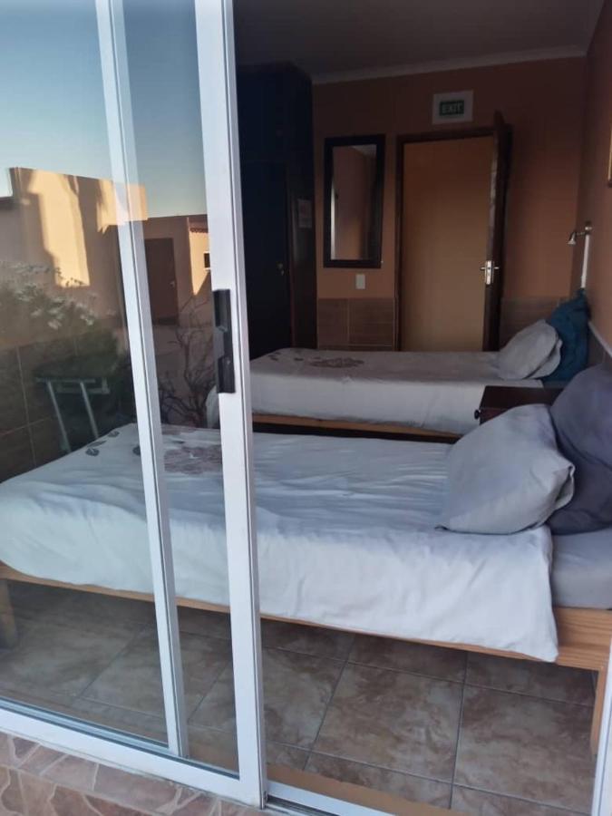 Skippers Backpackers Cc Walvis Bay Extérieur photo