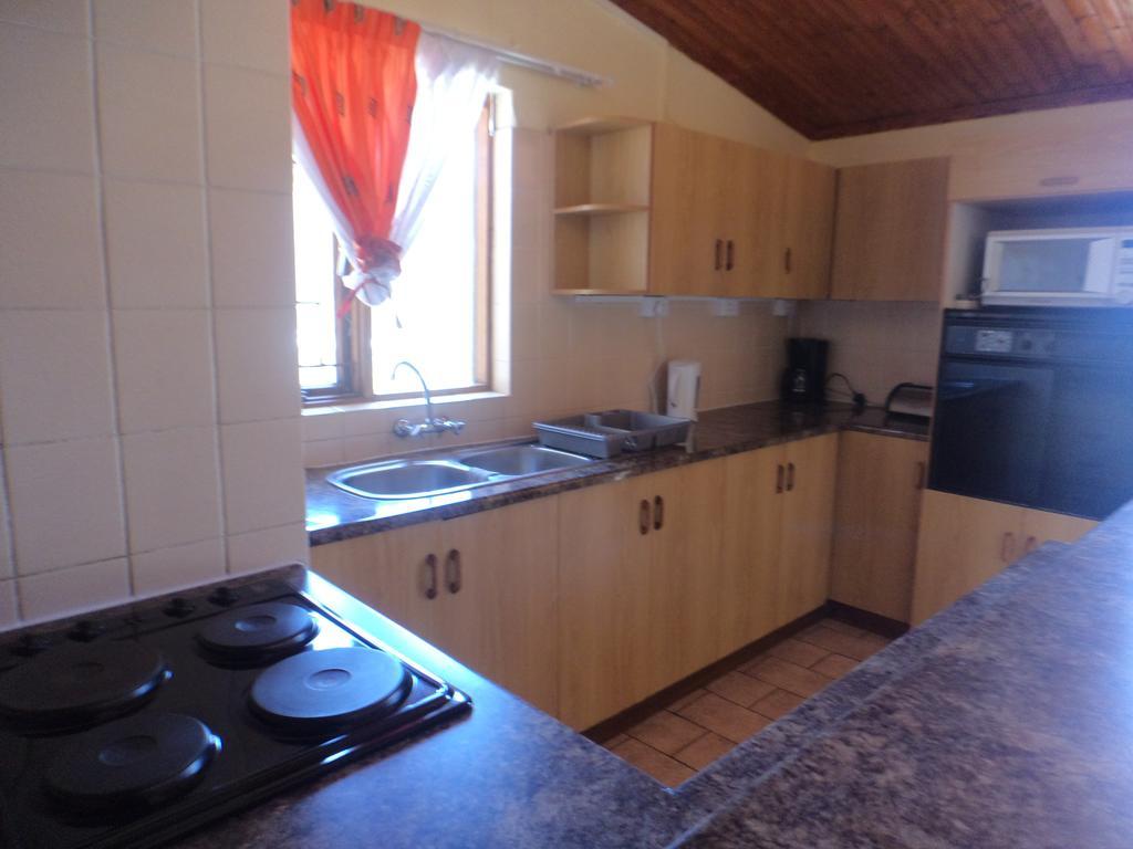 Skippers Backpackers Cc Walvis Bay Extérieur photo