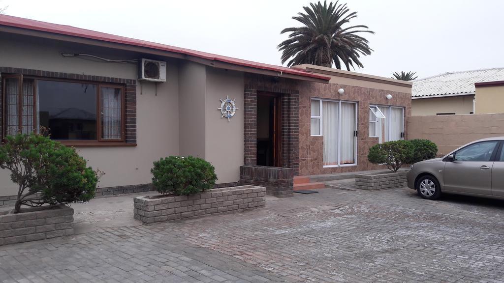 Skippers Backpackers Cc Walvis Bay Extérieur photo